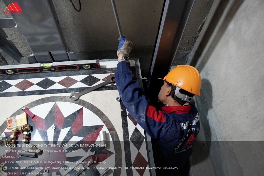 Sàn thao tác để phục vụ cho việc lắp đặt